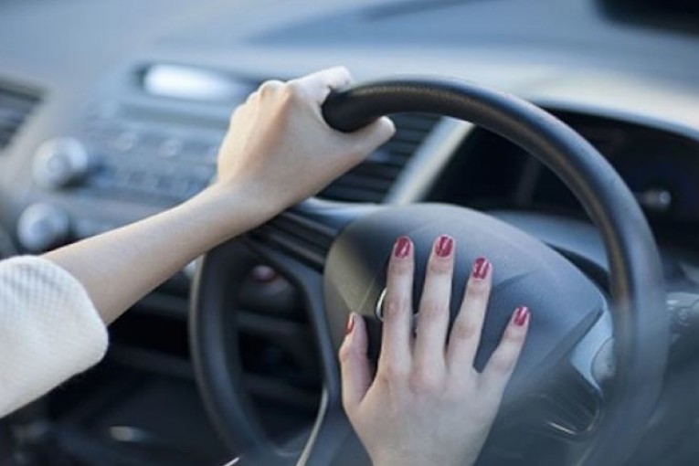 دراسة سوسيولوجية: المرأة مستهدفة أكثر من الرجل بالعنف في الفضاء المروري عند وقوع الأخطاء والحوادث