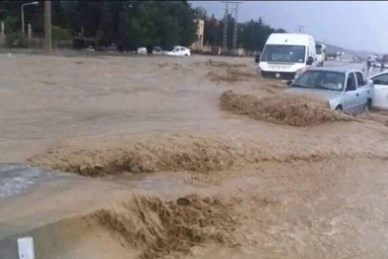 القصرين: فيضان وادي الفلاليق ومصالح لجنة مجابهة الكوارث تتدخّل