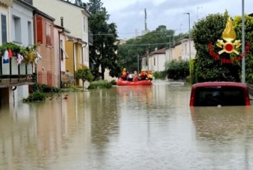 مقتل 8 وإجلاء الآلاف بعد اجتياح فيضانات مدمرة لشمال إيطاليا
