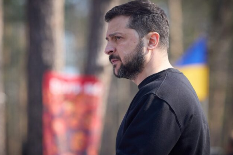 زيلينسكي يحيى ذكرى استسلام ألمانيا النازية ضمن جهوده لتقريب أوكرانيا من أوروبا