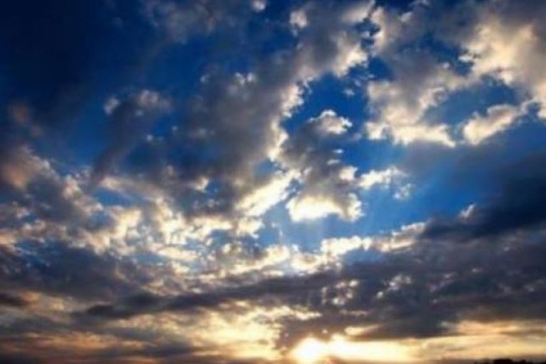 طقس هذه الليلة: رياح وسحب كثيفة وحرارة بين 15 و26 درجة