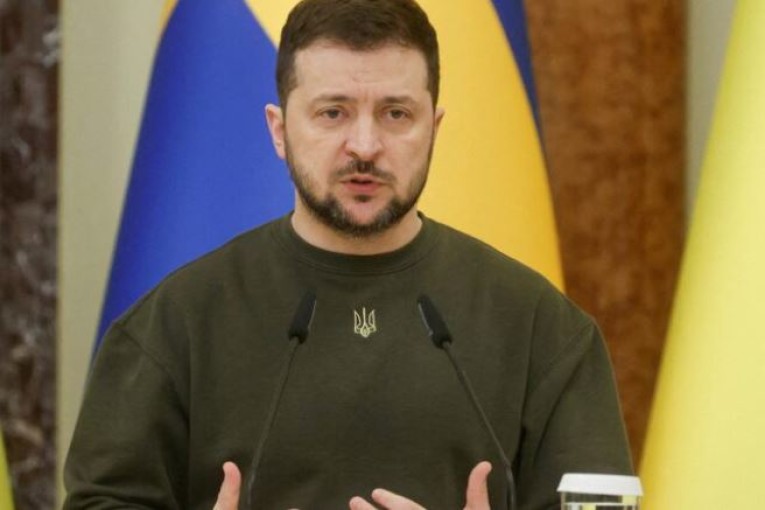 في زيارة مفاجئة.. زيلينسكي يصل إلى فنلندا لحضور قمة إقليمية