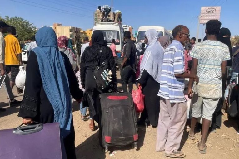 السعودية تُقدم مساعدات للسودان بـ100 مليون دولار