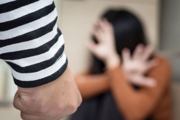 الديناميكية النسوية تطالب بانعقاد مجلس وزاري عاجل لوضع خطة وطنية لمجابهة جرائم تقتيل النساء