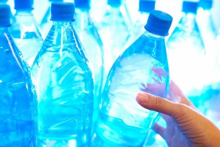 غرفة منتجي المشروبات غيرالكحولية: مخزون المياه المعدنية المعلبة يكفي خلال الفترة الحالية ولا داعي للتخوف والمضاربة