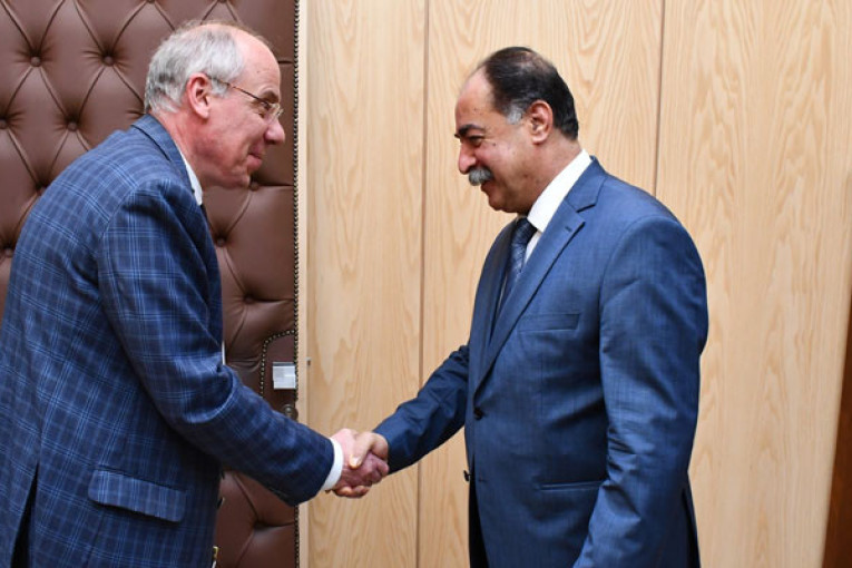 وزير الداخلية يتباحث مع السفير الروسي عددا من القضايا ذات الاهتمام المشترك