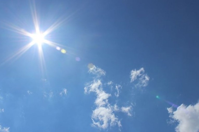 طقس اليوم :الأجواء مغيمة والحرارة بين 23 و36 درجة