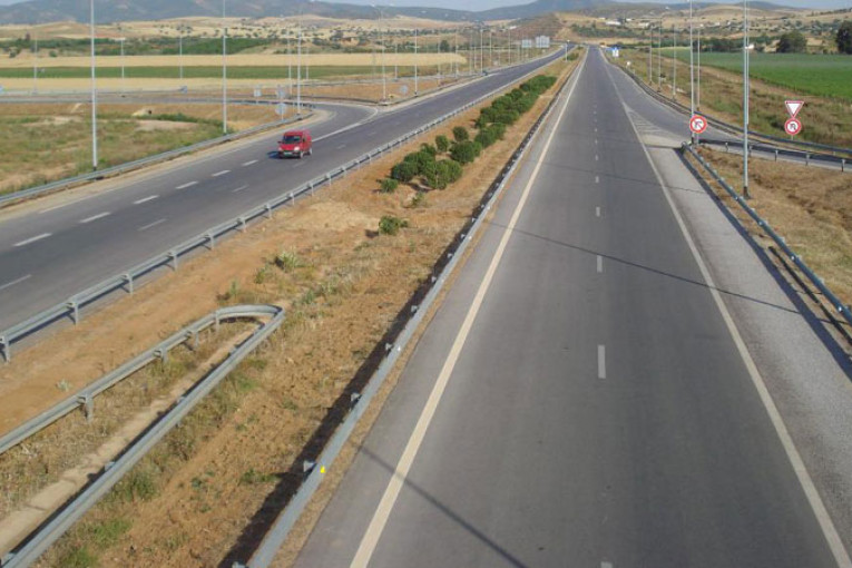 فتح جميع الطرقات في ولايات الكاف والقصرين وتوزر