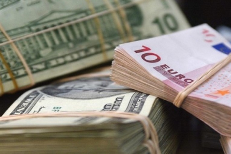 تراجع احتياطي العملة الصعبة إلى 93 يوم توريد