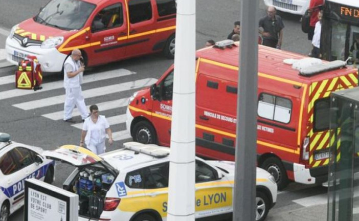 فرنسا: مقتل شخص وإصابة آخرين في إطلاق نار داخل مقهى