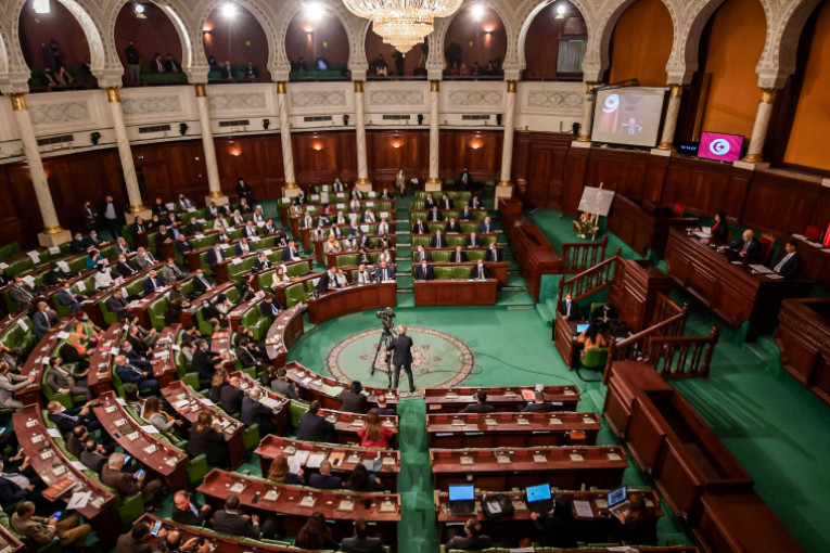 البرلمان يُصادق على قرض من البنك الإفريقي بقيمة 1530 مليون دينار