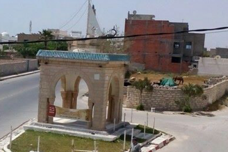 الرجيش: مواطنون يطالبون بإيجاد حل لانبعاث الروائح الكريهة من مصنع