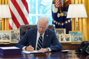 لتجنب انهيار اقتصاد أمريكا.. بايدن يوقّع اليوم قانون رفع سقف الدّين