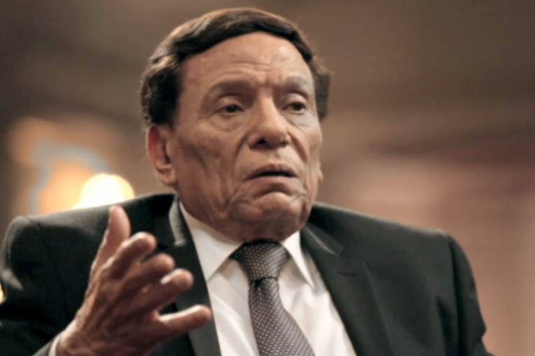 عادل إمام يقاضي وزارة المالية المصرية