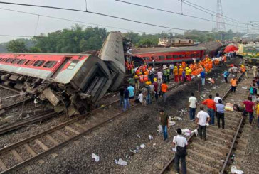 تصادم قطارات في الهند يسفر عن 288 قتيلا و850 مصابا