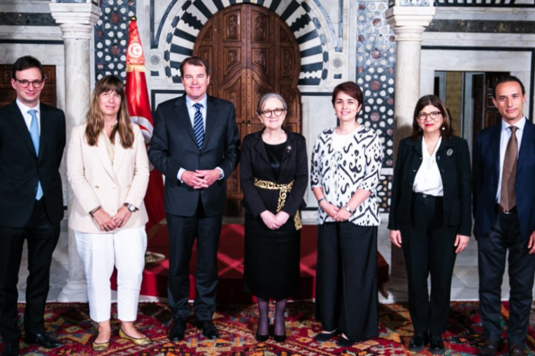 رئيسة الحكومة تستقبل وفدا عن البنك الأوروبي لإعادة الإعمار والتنمية