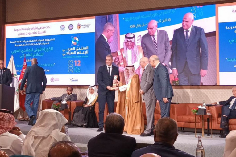 منح معز بلحسين جائزة ابن بطوطة للمنظمة العربية للسياحة