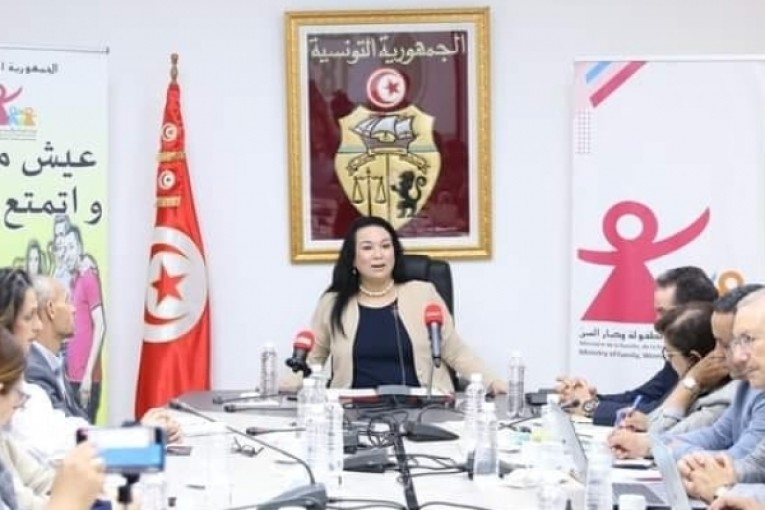 اطلاق الخط الأخضر 1833 للاشعار والتوجيه والإحاطة بكبار السن