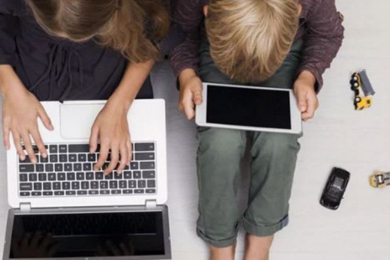 في يوم الطفل الأفريقي.. وزارة الطفولة تحذّر من مخاطر الفضاء الرقمي