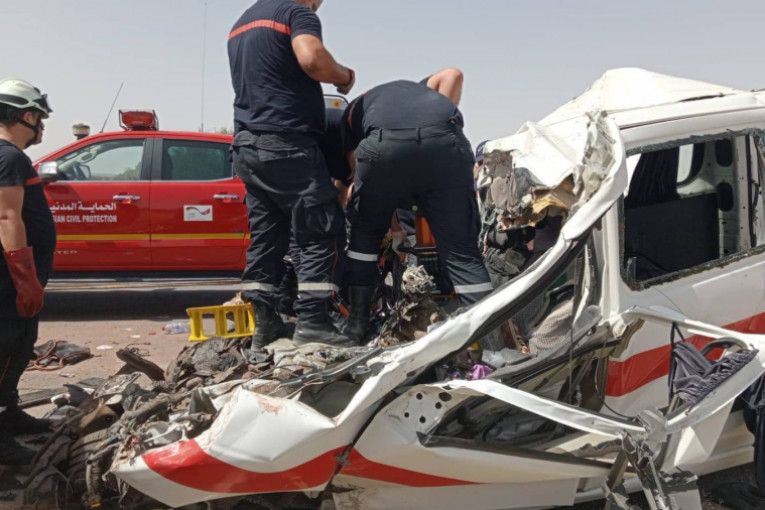 صفاقس: وفاة 10 أشخاص في حادث اصطدام سيارة أجرة بشاحنة