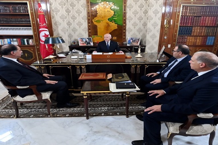 رئيس الجمهورية يشدد على ضرورة الحفاظ على السلم الأهلية