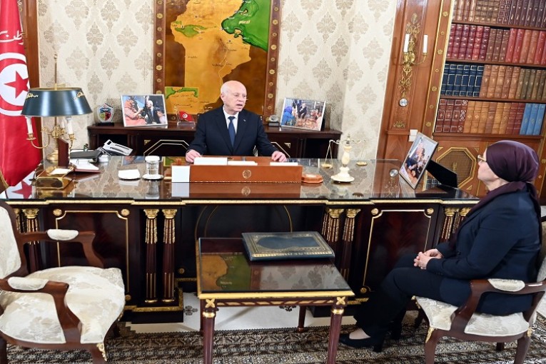 سعيّد: الأملاك المُصادرة ملك للشعب وللدولة ومن أراد وضع اسما يتلوه اسم آخر ثم اسم ثالث فالنقاب سقط والوجوه معروفة