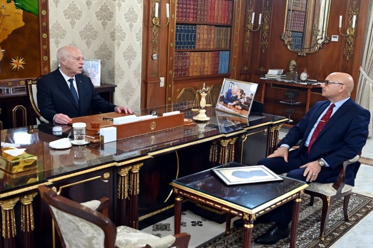 رئيس الجمهورية : ضرورة توزيع الحبوب في كافة مناطق الجمهورية بشكل يضع حدا لاختلال التوزيع