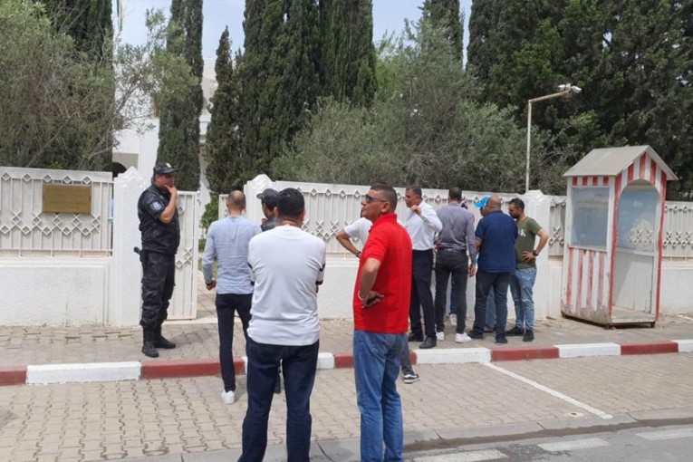 عملية طعن تستهدف أمنيا أمام سفارة البرازيل بتونس