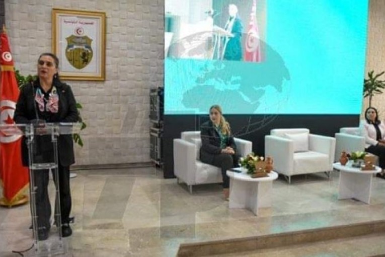 وزيرة البيئة تؤكد ان البلاستيك يعد احد اخطر التهديدات التي يتعرض لها كوكب الأرض