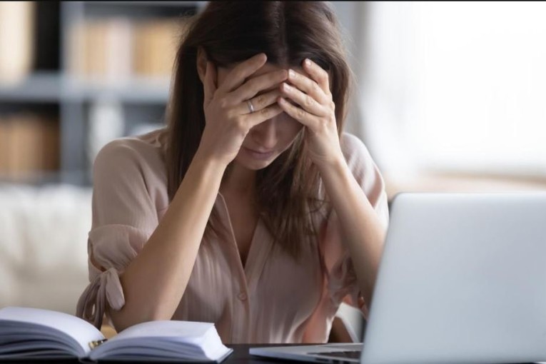 التوتر والضغوط النفسية يساهمان بدرجة كبيرة في ‘شيخوخة مبكرة’ للدماغ