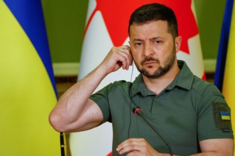 زيلينسكي: من الضروري السماح لسويسرا بإعادة تصدير الأسلحة إلى أوكرانيا