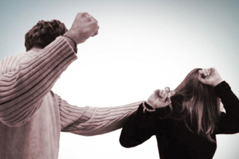 الخط الأخضر 1899: 232 إشعار حول العنف ضد المرأة منها 167 مكالمة لعنف جسدي ومادي