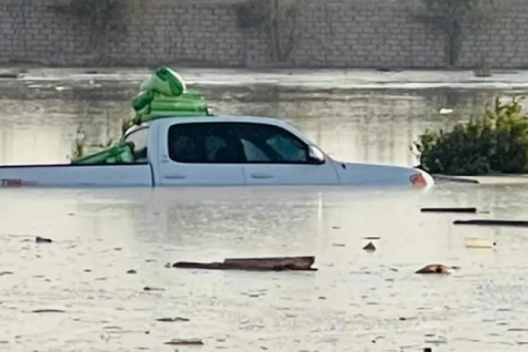 ليبيا: مدينة أجدابيا ‘تغرق’ بعد انفجار خط مياه لنهر صناعي