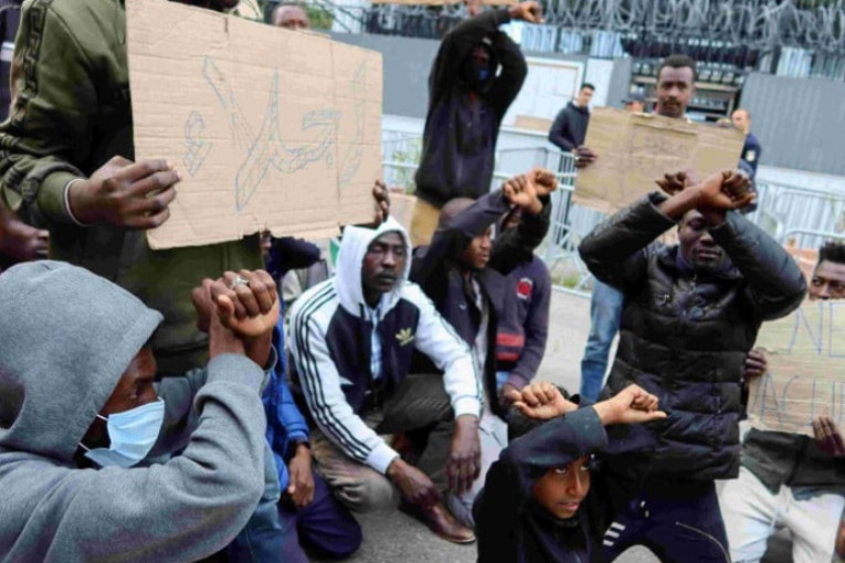 وزير الداخلية: ”الأفارقة منّا وإلينا.. لكن عليهم الانضباط لقوانيننا”