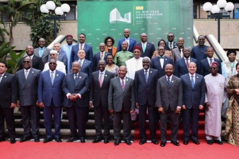 الرئيس المصري يبحث مع نظيره الكيني عددًا من القضايا الإقليمية والقارية