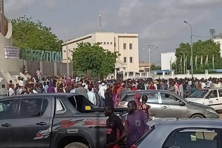 مظاهرات مطالبة بإنهاء احتجاز رئيس النيجر