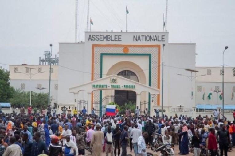 وسط تهديدات أوروبية.. قادة انقلاب النيجر يحذرون من التدخل الأجنبي