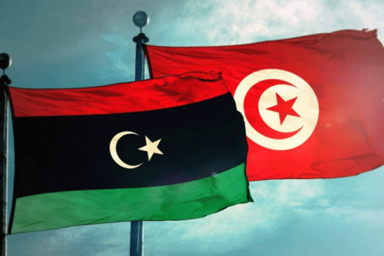 دوريات أمنية ليبية تمنع المهاجرين غير النظاميين القادمين من تونس من دخول أراضيها