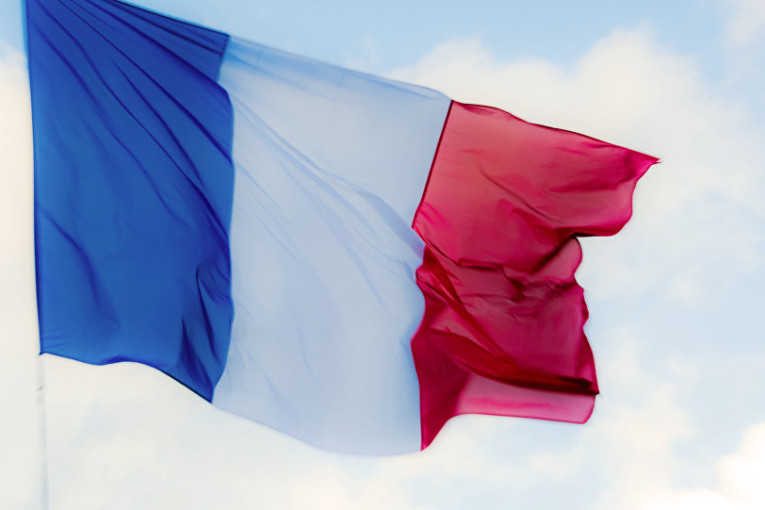 فرنسا تبدأ إجلاء رعاياها من النيجر.. وتكشف تفاصيل العملية