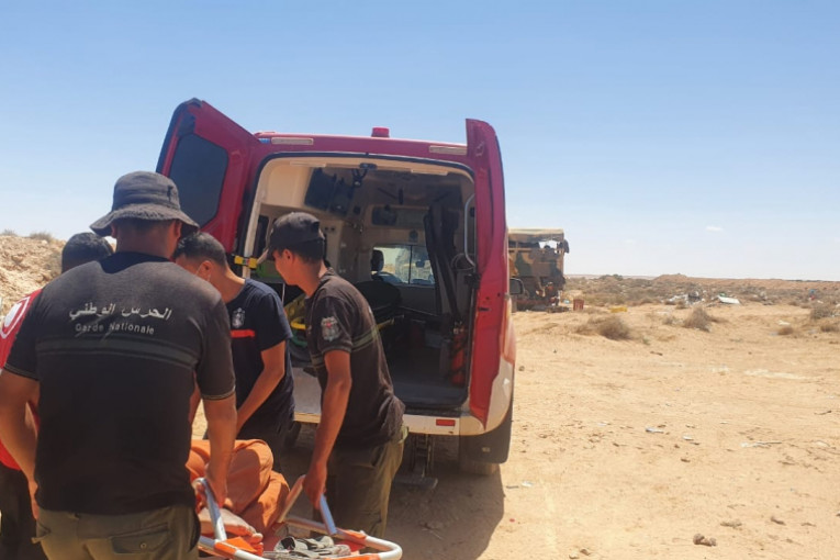 الحرس الوطني يُوزّع مواد غذائية على مهاجرين بالمعبر الحدودي