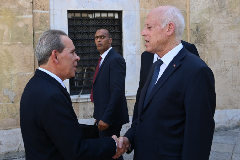 سعيّد لرئيس الحكومة: الدولة لا تُدار عبر صفحات الفيسبوك