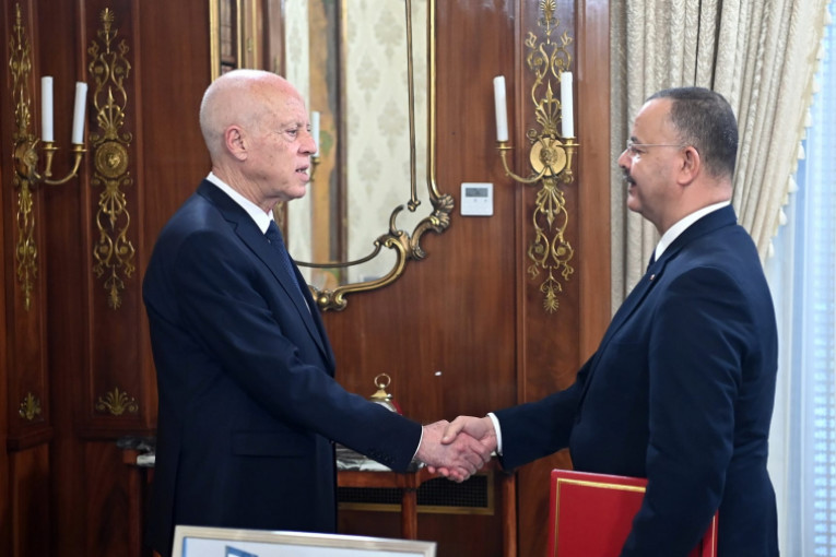 مركز معالجة الأورام بقابس وتوفير الأدوية في لقاء سعيد بوزير الصحّة