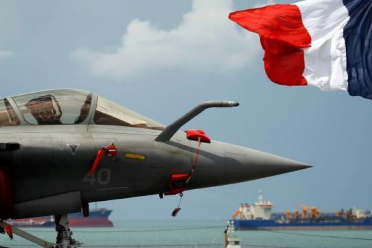 الجزائر تغلق مجالها الجوي أمام طائرات عسكرية فرنسية