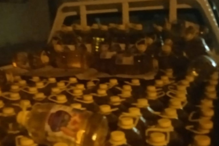 سوسة: مؤسسة لمواد غذائية بالجملة تُعلّب الزيت المدعم وتبيعه على أنه زيت نباتي