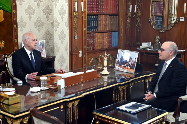 سعيّد: من غير المقبول أن ينتظر مواطن في الخارج أشهر لتجديد جواز سفره أو للحصول على مضمون ولادة