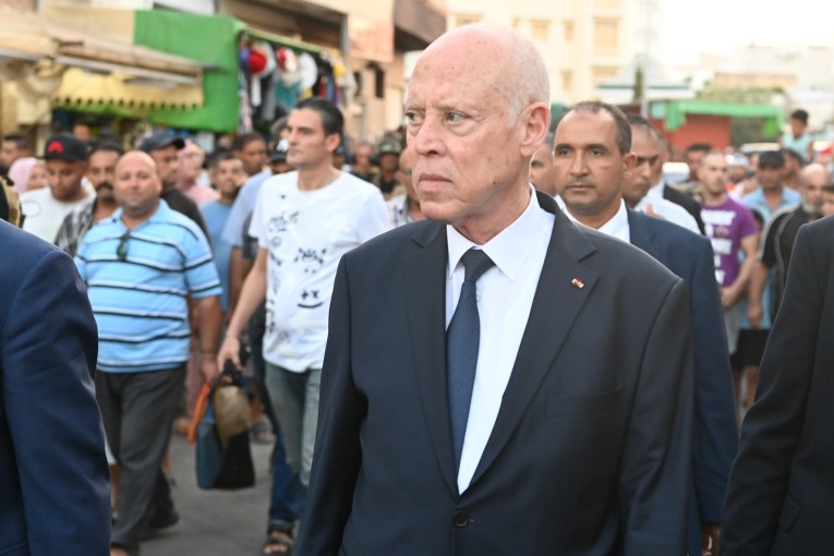 خلال زيارته لاريانة : ’’ سعيّد يؤكد على وضع حد للانتصاب الفوضوي والاستلاء على الملك العمومي’’