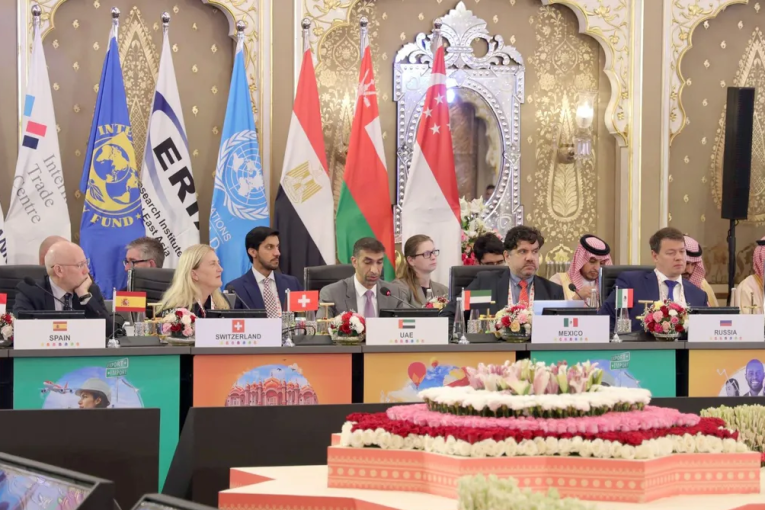 الإمارات تدعو لاعتماد نظام تجارة عالمي منفتح وشامل