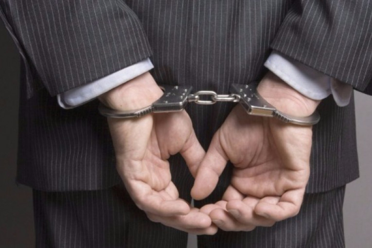 الاحتفاظ برجل أعمال ينشط في القطاع البنكي والتأمينات بشبهة تبييض أموال