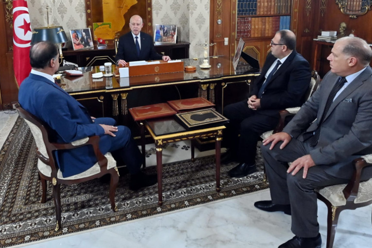 رئيس الدولة يدعو إلى تفكيك شبكات ترويج المخدرات وتأمين المحيط المدرسي