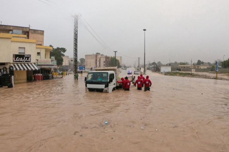 ليبيا: إعصار ”دانيال” يخلّف ضحايا ويجرف عائلات